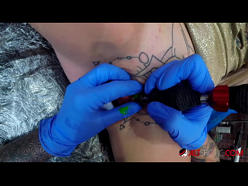 ❤️ Ekstreme tatuita varmulo Sully Savage ricevis tatuon sur sia klitoro Fikado ĉe eo.kassavrn.ru